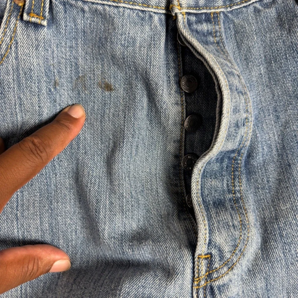 Levis measurements waist